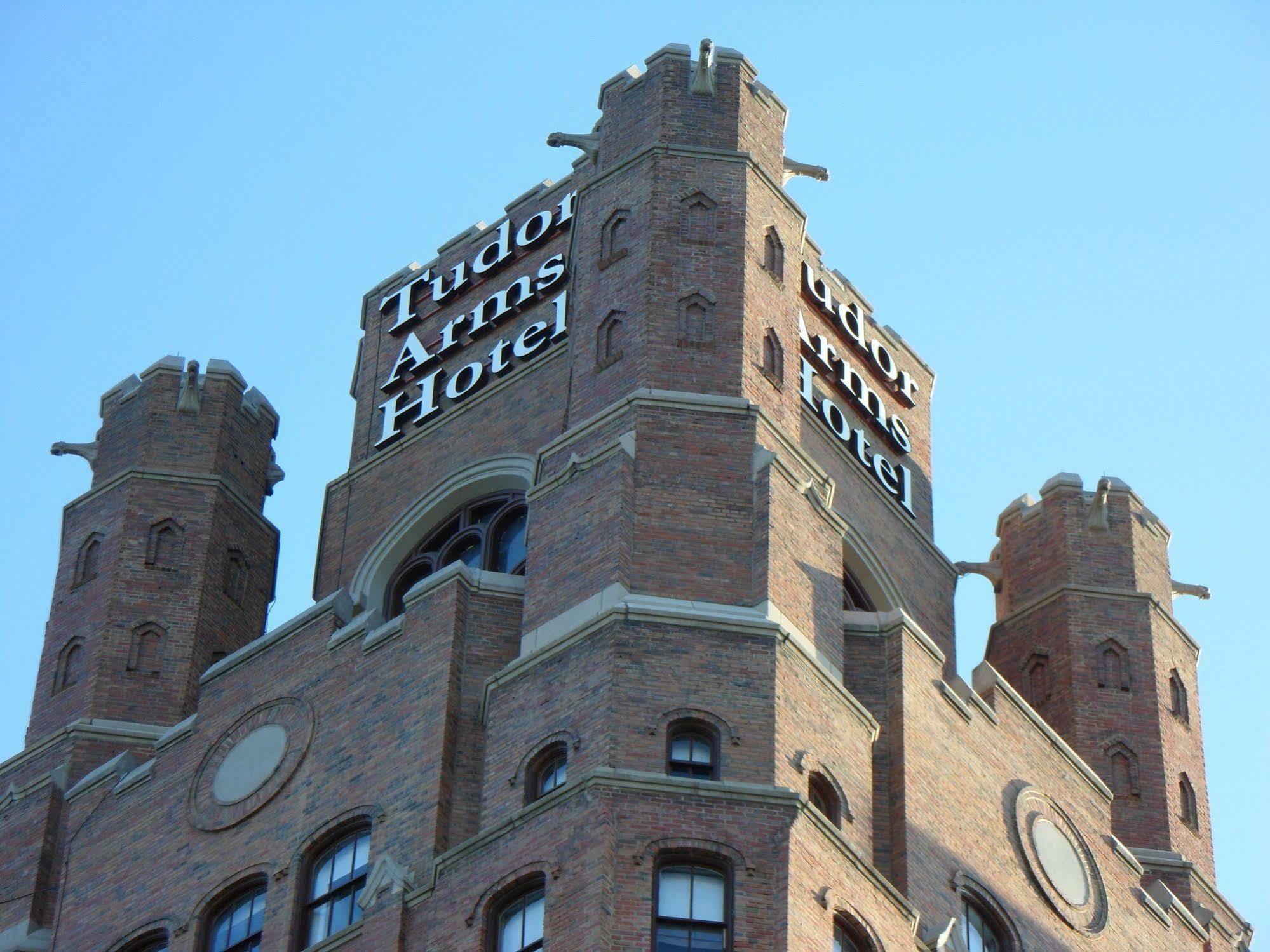 The Tudor Arms Hotel Cleveland - A Doubletree By Hilton Zewnętrze zdjęcie