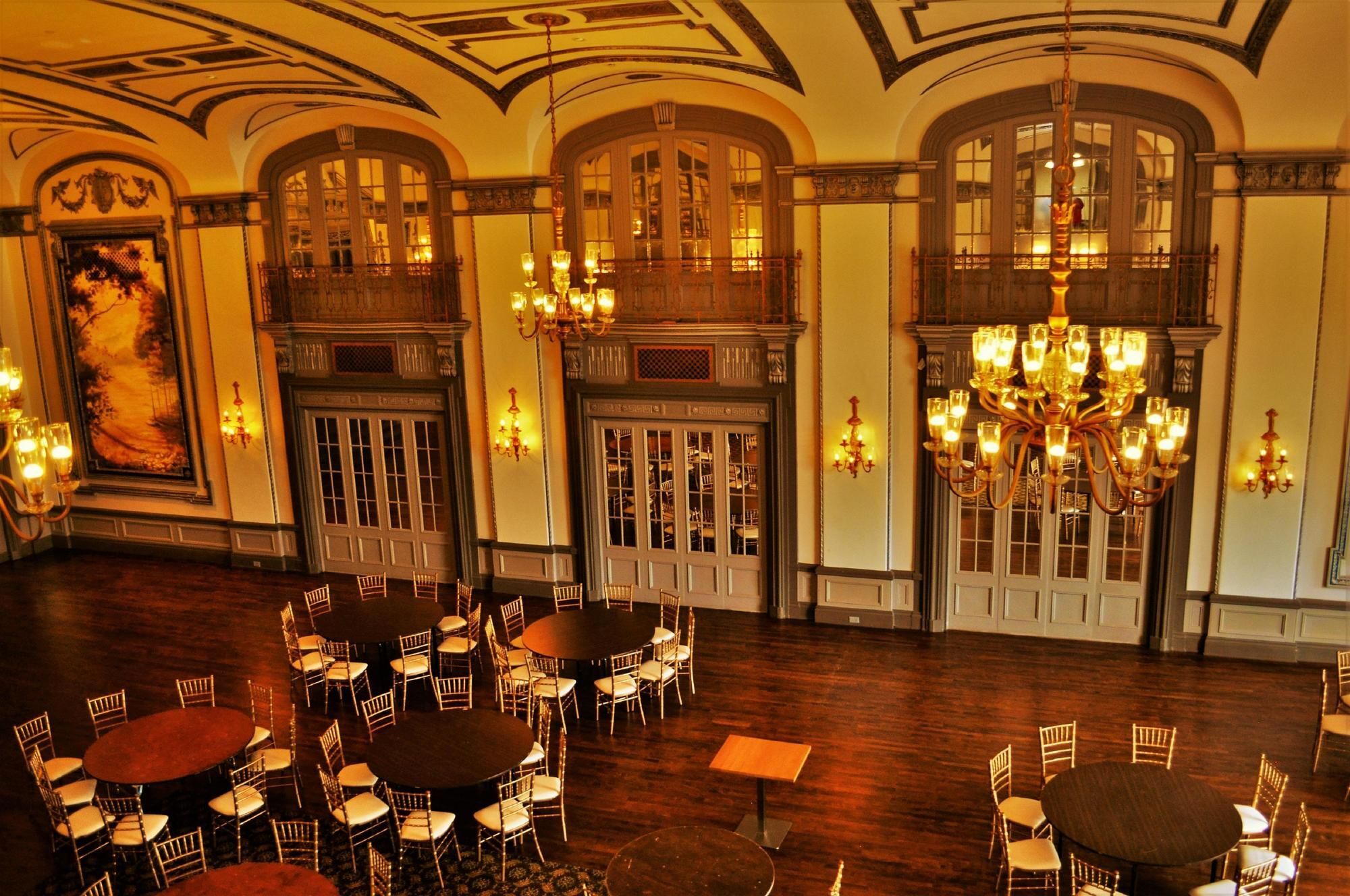 The Tudor Arms Hotel Cleveland - A Doubletree By Hilton Zewnętrze zdjęcie